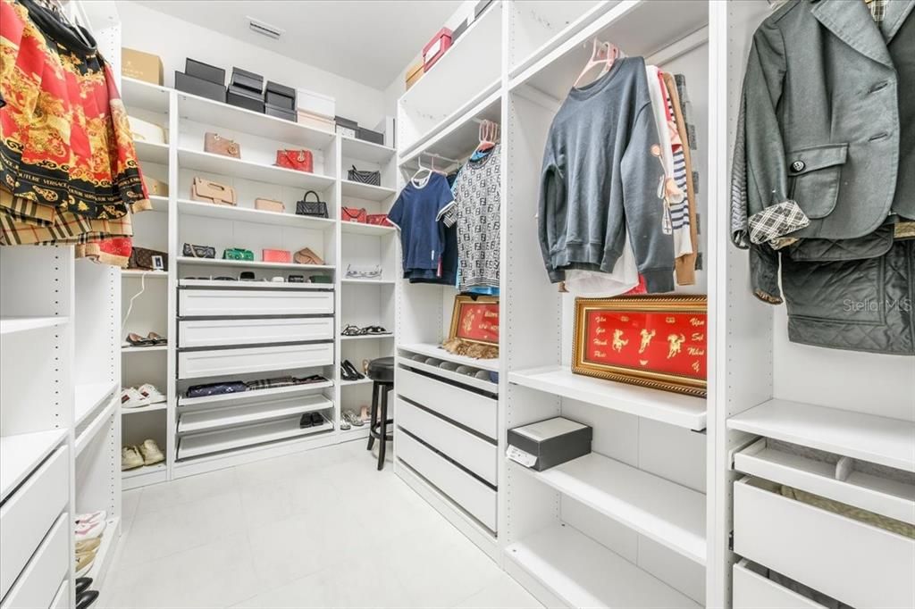 En Venta: $1,195,000 (5 camas, 5 baños, 4501 Pies cuadrados)