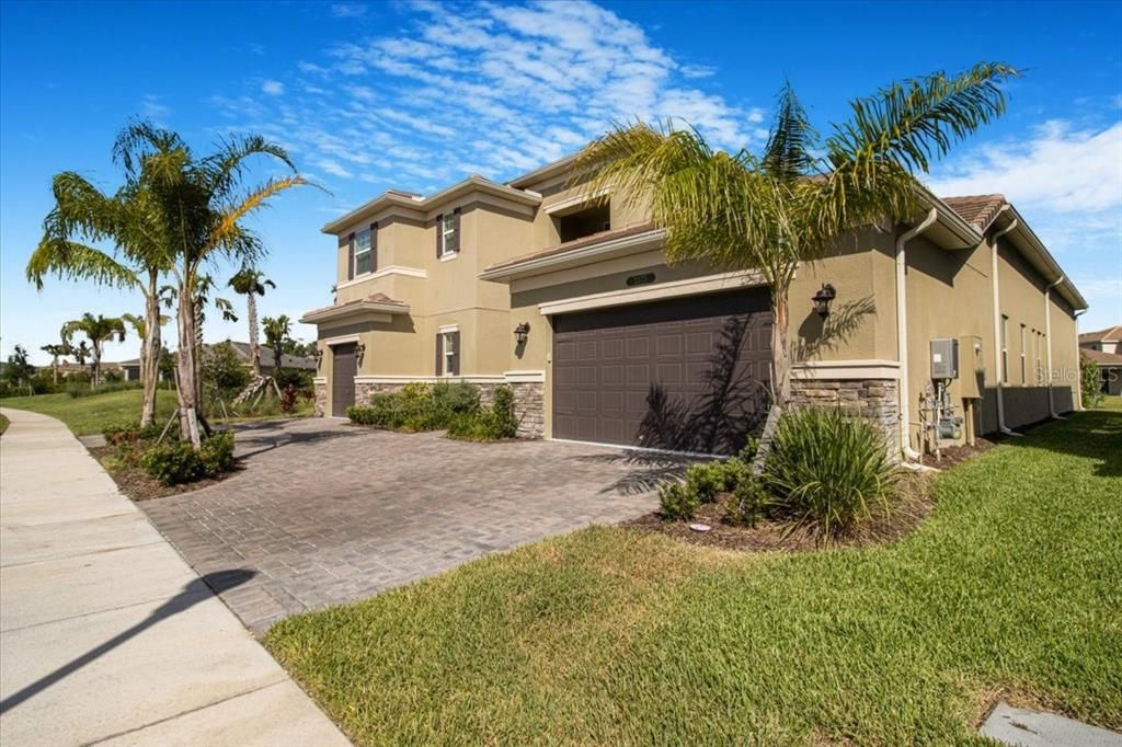 En Venta: $1,195,000 (5 camas, 5 baños, 4501 Pies cuadrados)