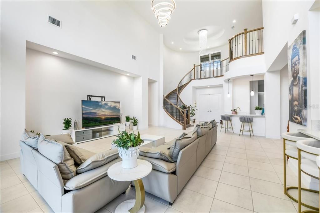 En Venta: $1,195,000 (5 camas, 5 baños, 4501 Pies cuadrados)