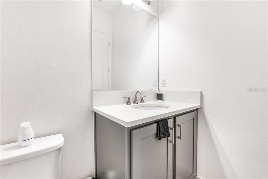 En Venta: $1,195,000 (5 camas, 5 baños, 4501 Pies cuadrados)