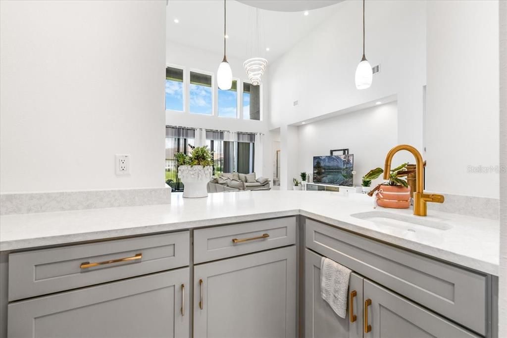 En Venta: $1,195,000 (5 camas, 5 baños, 4501 Pies cuadrados)