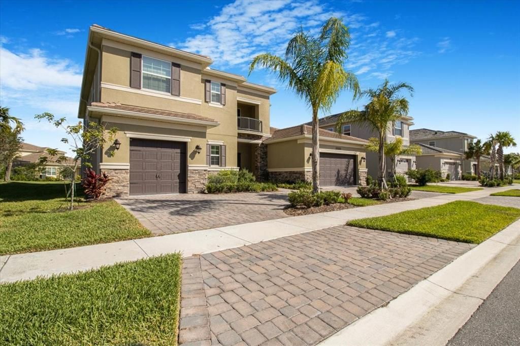 En Venta: $1,195,000 (5 camas, 5 baños, 4501 Pies cuadrados)