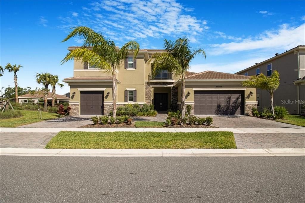 En Venta: $1,195,000 (5 camas, 5 baños, 4501 Pies cuadrados)