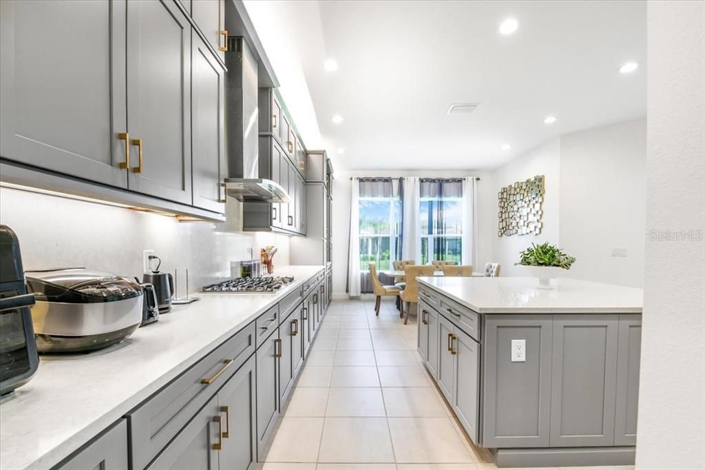 En Venta: $1,195,000 (5 camas, 5 baños, 4501 Pies cuadrados)