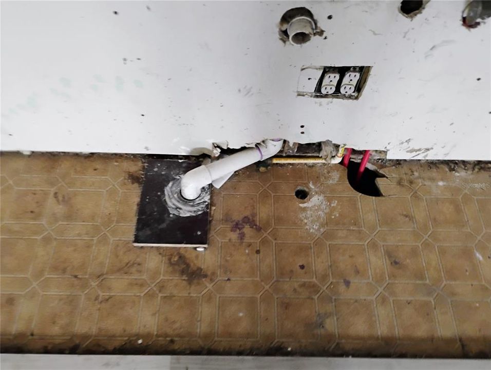 На продажу: $89,400 (2 спален, 2 ванн, 1332 Квадратных фут)