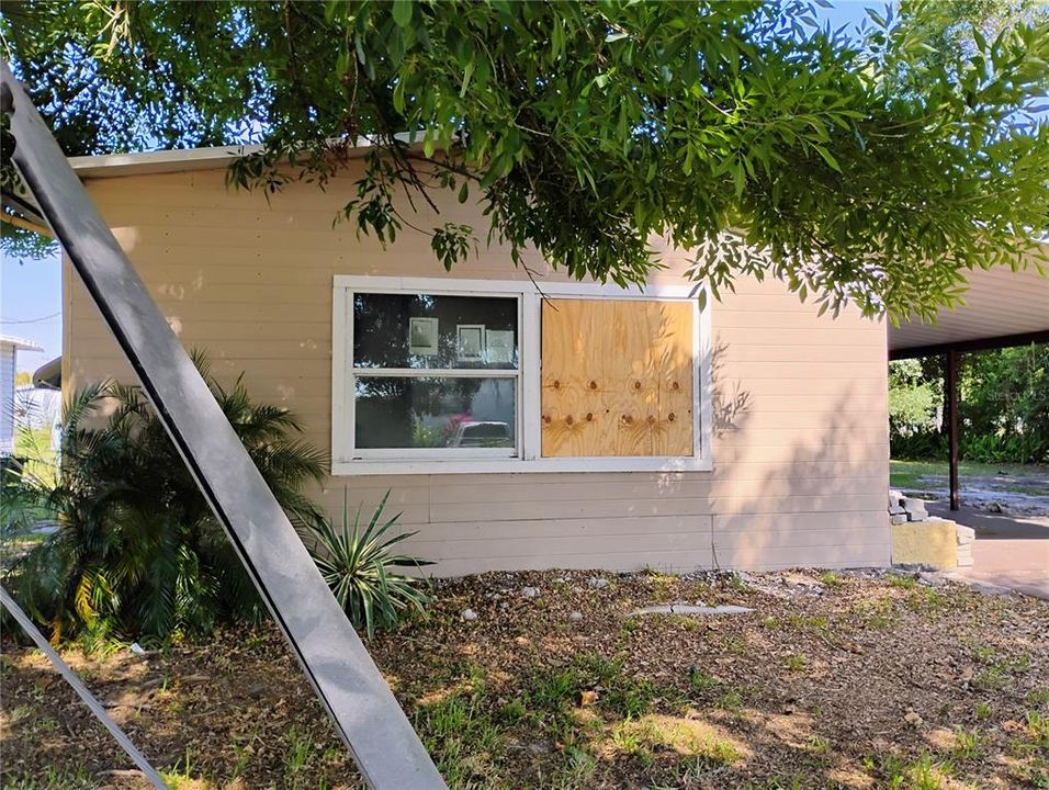 На продажу: $89,400 (2 спален, 2 ванн, 1332 Квадратных фут)