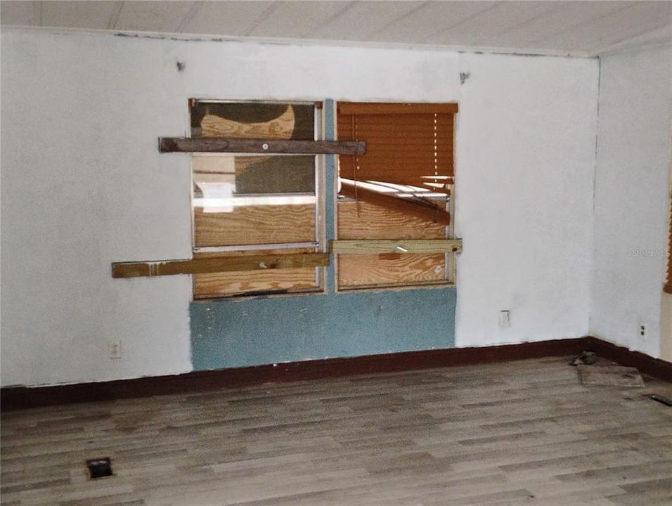 На продажу: $89,400 (2 спален, 2 ванн, 1332 Квадратных фут)