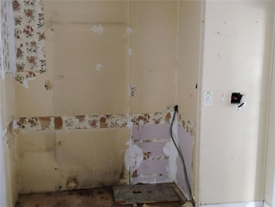 На продажу: $89,400 (2 спален, 2 ванн, 1332 Квадратных фут)