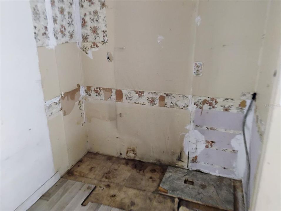 На продажу: $89,400 (2 спален, 2 ванн, 1332 Квадратных фут)