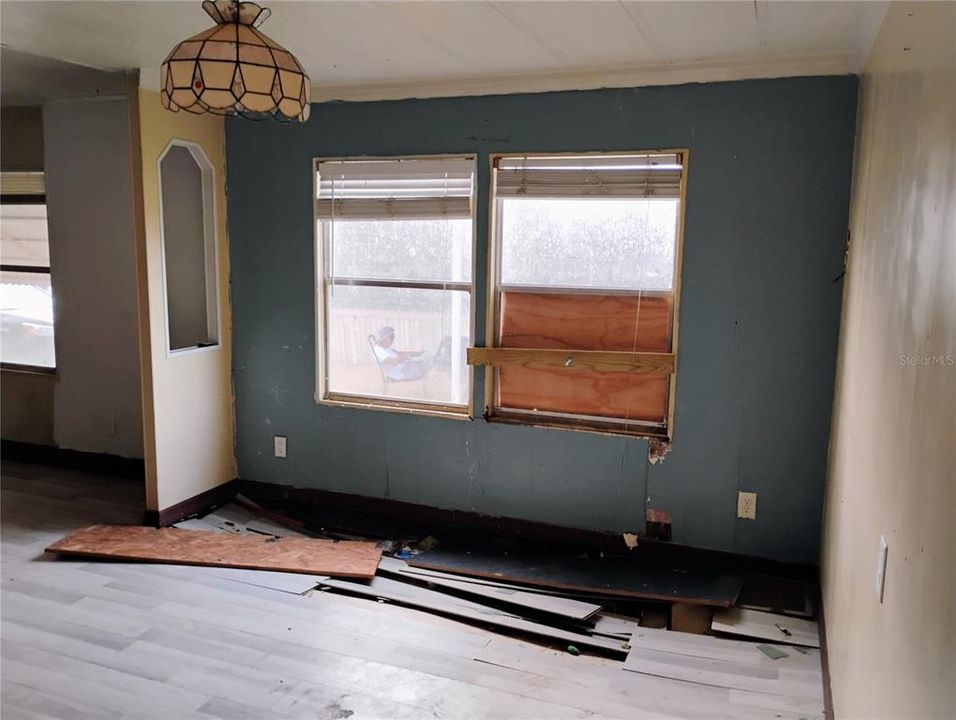 На продажу: $89,400 (2 спален, 2 ванн, 1332 Квадратных фут)