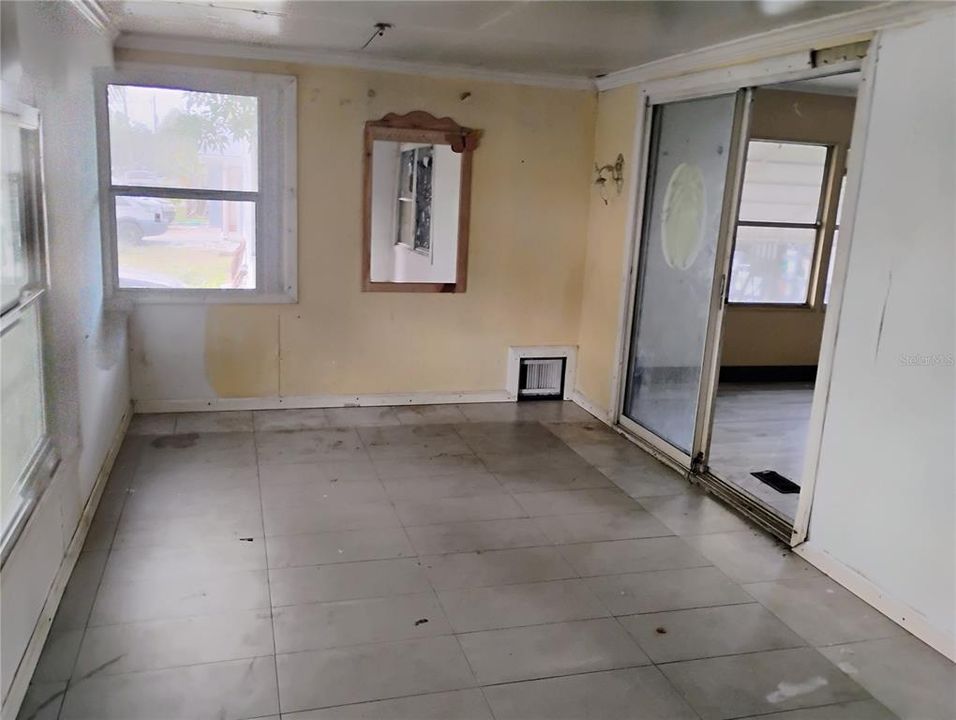 На продажу: $89,400 (2 спален, 2 ванн, 1332 Квадратных фут)