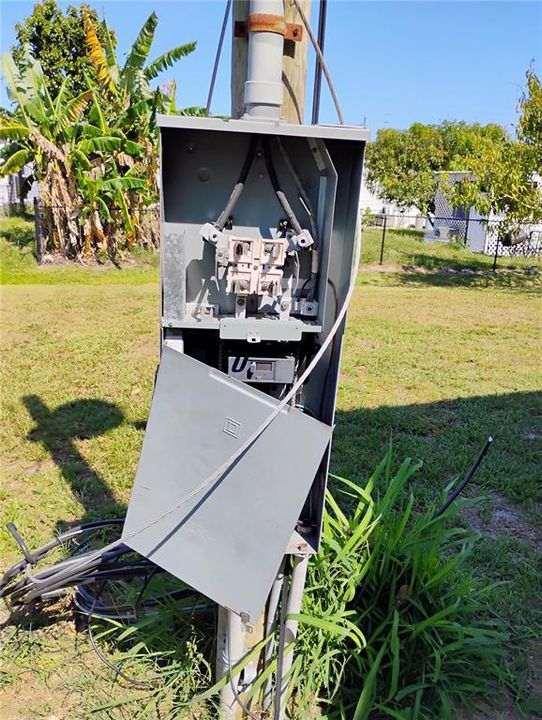 На продажу: $89,400 (2 спален, 2 ванн, 1332 Квадратных фут)