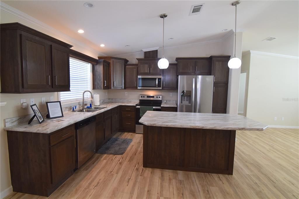 For Sale: $114,900 (3 beds, 2 baths, 1400 Square Feet)