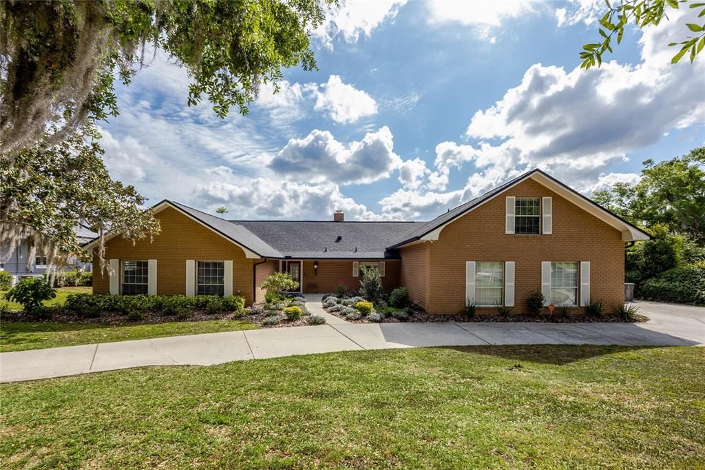 Vendido Recientemente: $599,000 (4 camas, 4 baños, 3902 Pies cuadrados)