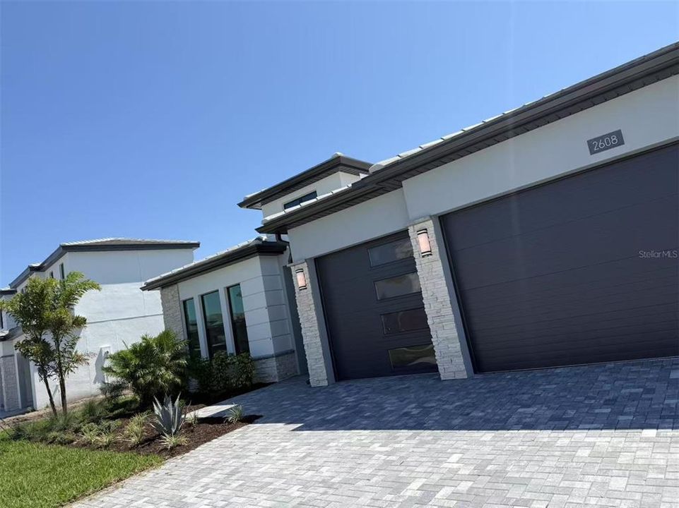 最近售出: $943,105 (4 贝兹, 3 浴室, 2828 平方英尺)