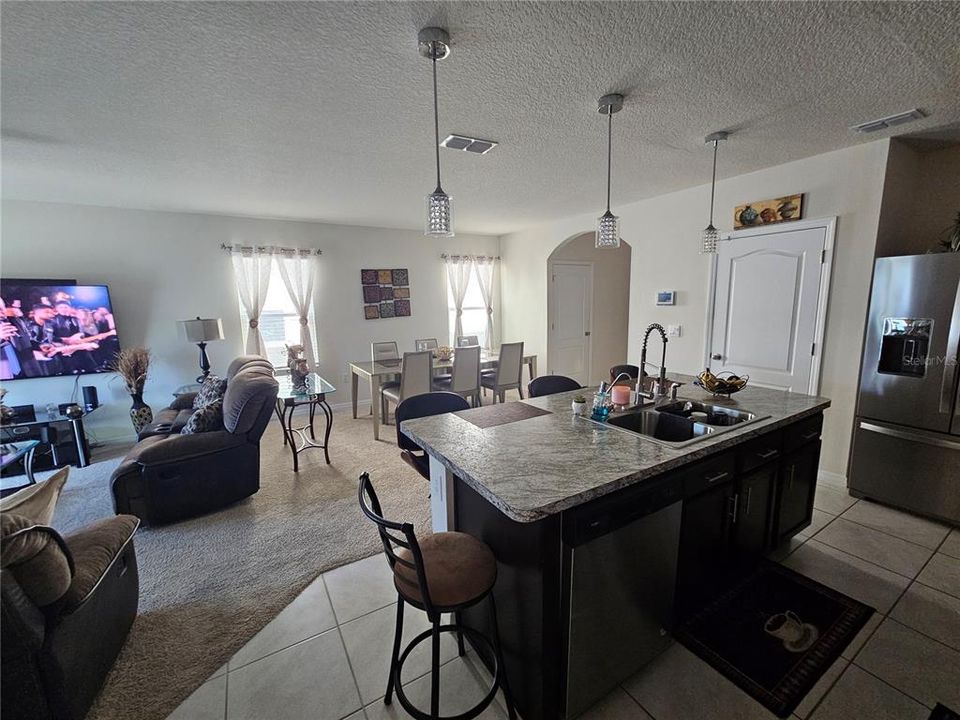 En Venta: $400,000 (5 camas, 3 baños, 2522 Pies cuadrados)