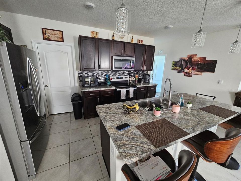 En Venta: $400,000 (5 camas, 3 baños, 2522 Pies cuadrados)