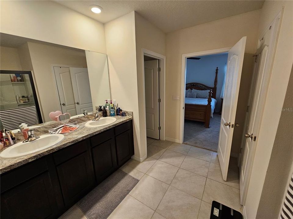 En Venta: $400,000 (5 camas, 3 baños, 2522 Pies cuadrados)