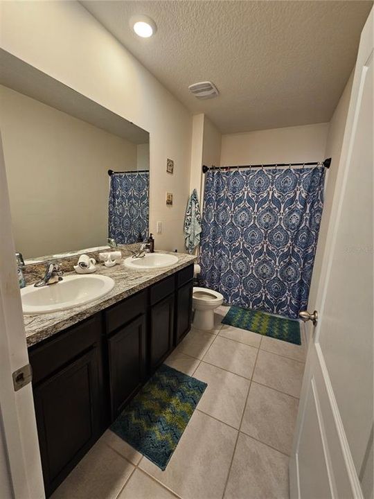 En Venta: $400,000 (5 camas, 3 baños, 2522 Pies cuadrados)