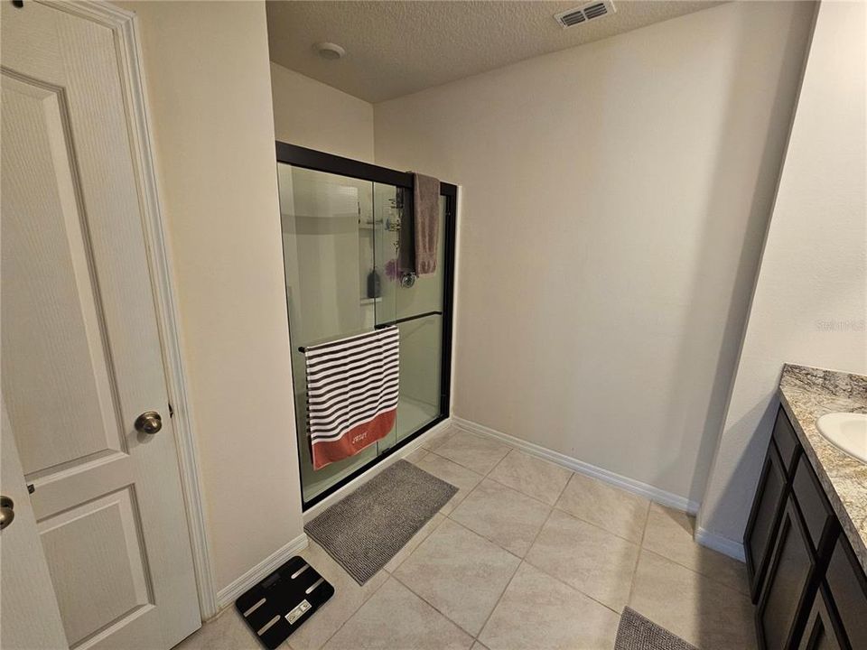 En Venta: $400,000 (5 camas, 3 baños, 2522 Pies cuadrados)