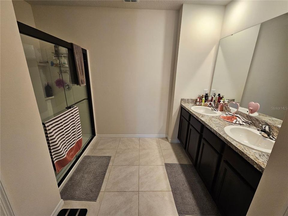 En Venta: $400,000 (5 camas, 3 baños, 2522 Pies cuadrados)