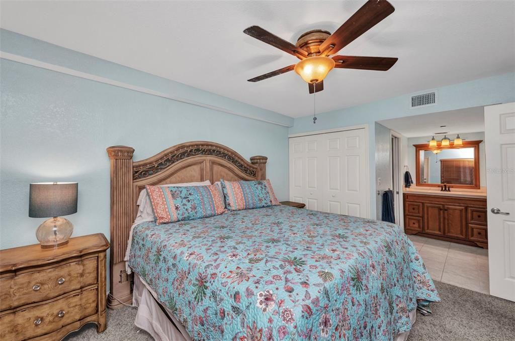 待售: $259,000 (2 贝兹, 2 浴室, 1077 平方英尺)