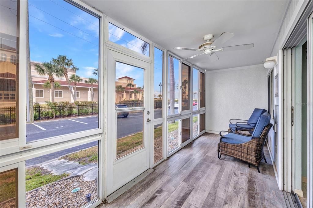 待售: $259,000 (2 贝兹, 2 浴室, 1077 平方英尺)