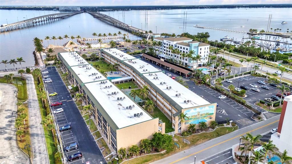 待售: $259,000 (2 贝兹, 2 浴室, 1077 平方英尺)