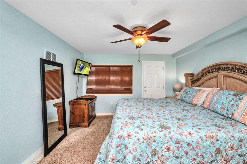 待售: $259,000 (2 贝兹, 2 浴室, 1077 平方英尺)