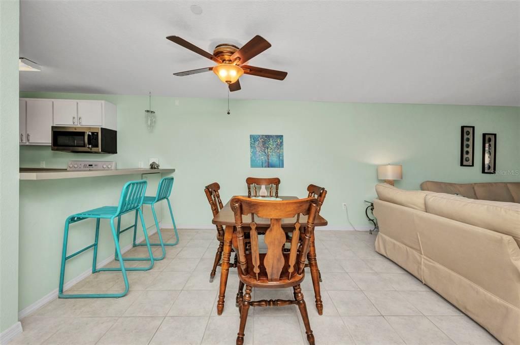 待售: $259,000 (2 贝兹, 2 浴室, 1077 平方英尺)