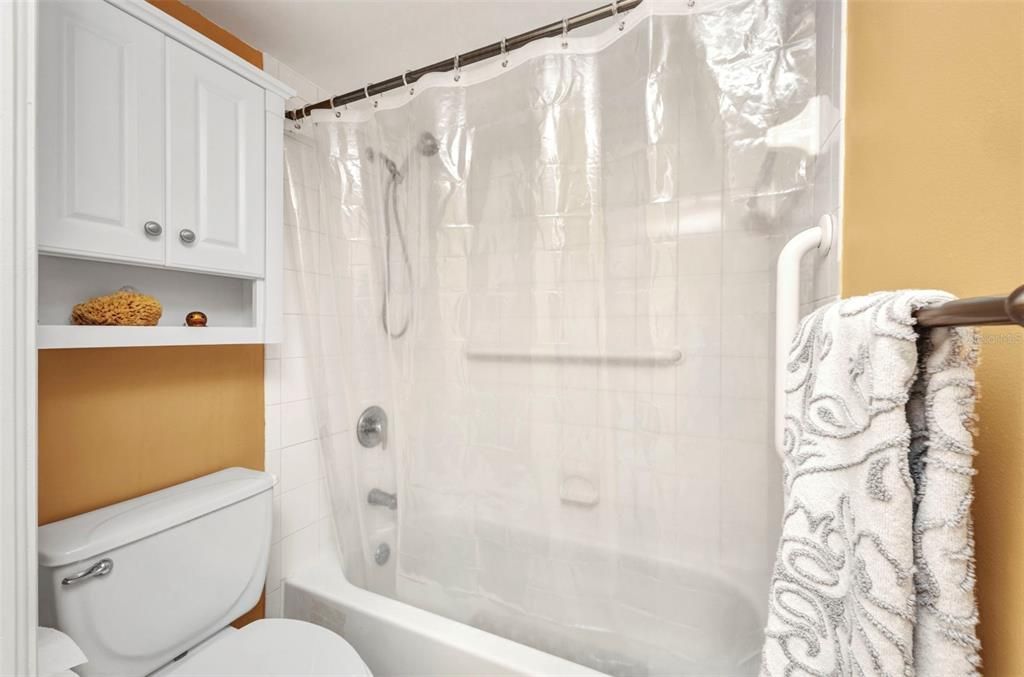 待售: $259,000 (2 贝兹, 2 浴室, 1077 平方英尺)