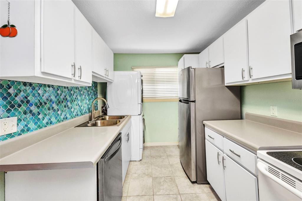 待售: $259,000 (2 贝兹, 2 浴室, 1077 平方英尺)