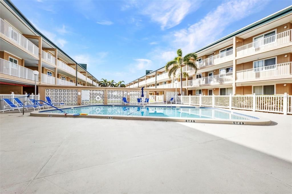 待售: $259,000 (2 贝兹, 2 浴室, 1077 平方英尺)