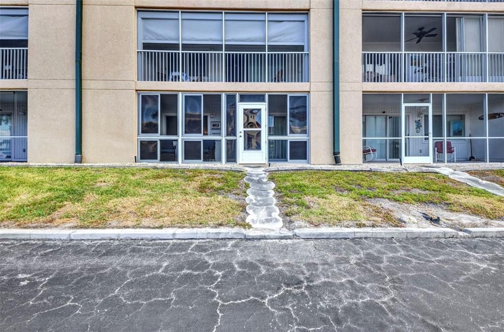 待售: $259,000 (2 贝兹, 2 浴室, 1077 平方英尺)