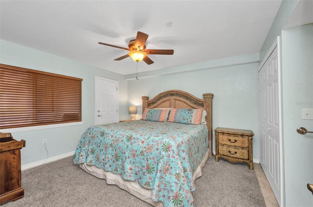 待售: $259,000 (2 贝兹, 2 浴室, 1077 平方英尺)