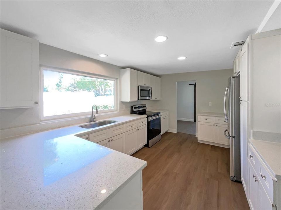 待售: $325,000 (3 贝兹, 3 浴室, 2144 平方英尺)