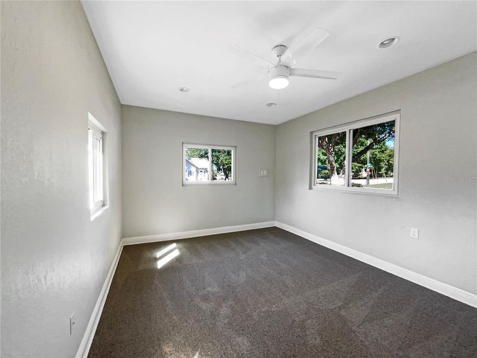 待售: $325,000 (3 贝兹, 3 浴室, 2144 平方英尺)