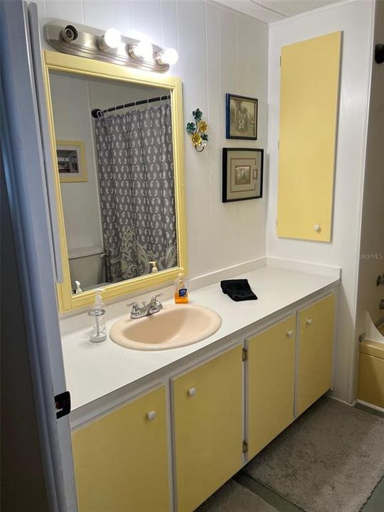 待售: $129,000 (2 贝兹, 2 浴室, 960 平方英尺)