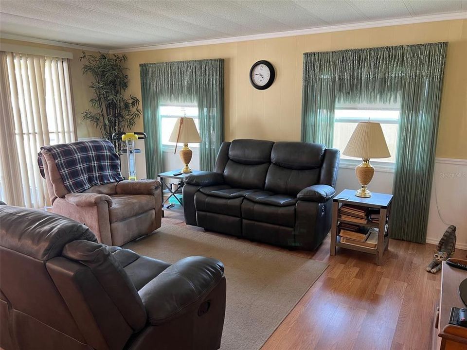 待售: $129,000 (2 贝兹, 2 浴室, 960 平方英尺)