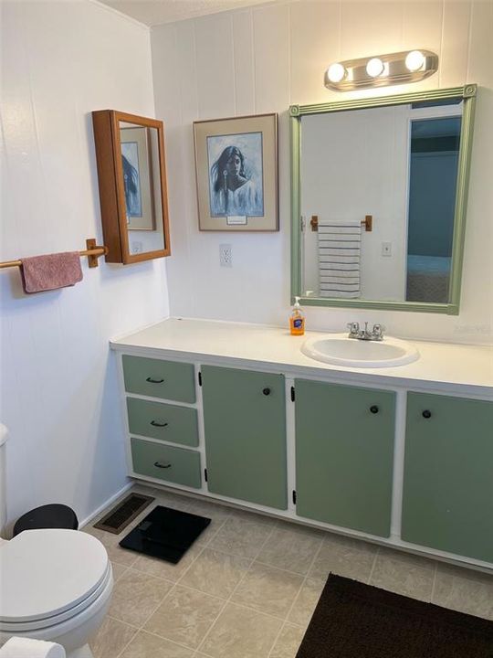 待售: $129,000 (2 贝兹, 2 浴室, 960 平方英尺)