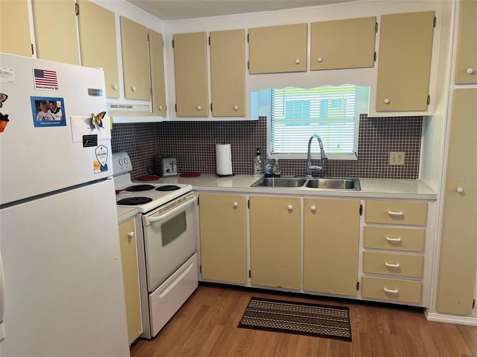 待售: $129,000 (2 贝兹, 2 浴室, 960 平方英尺)