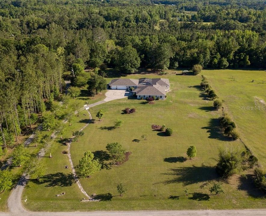 Vendido Recientemente: $869,000 (4 camas, 3 baños, 4245 Pies cuadrados)