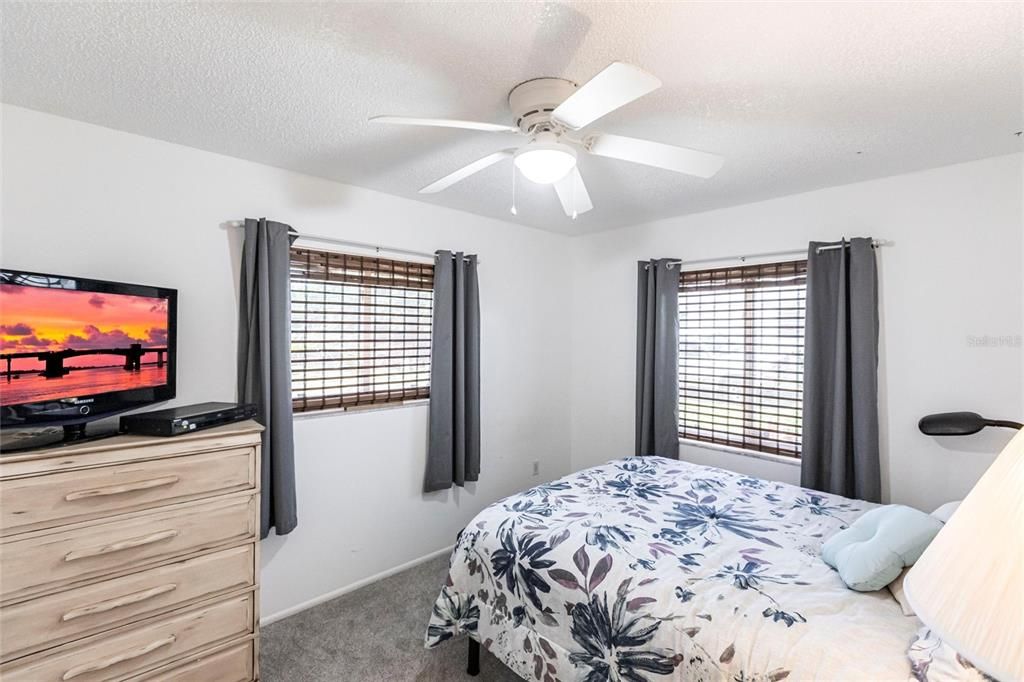 For Sale: $315,000 (2 beds, 2 baths, 1050 Square Feet)