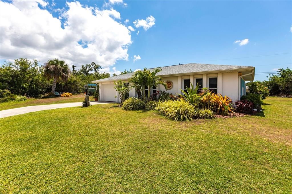 For Sale: $315,000 (2 beds, 2 baths, 1050 Square Feet)