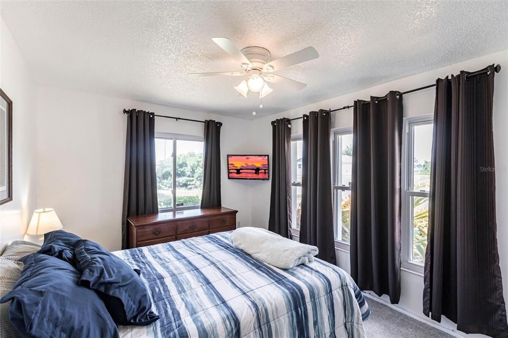 For Sale: $315,000 (2 beds, 2 baths, 1050 Square Feet)