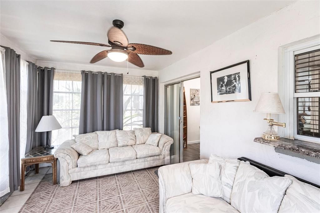 For Sale: $315,000 (2 beds, 2 baths, 1050 Square Feet)