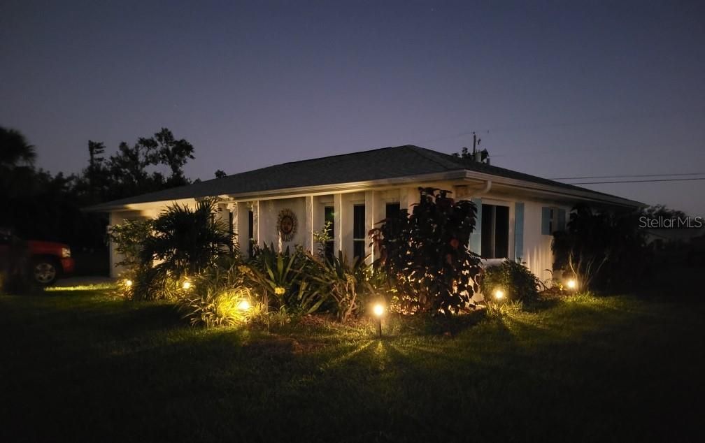 For Sale: $315,000 (2 beds, 2 baths, 1050 Square Feet)