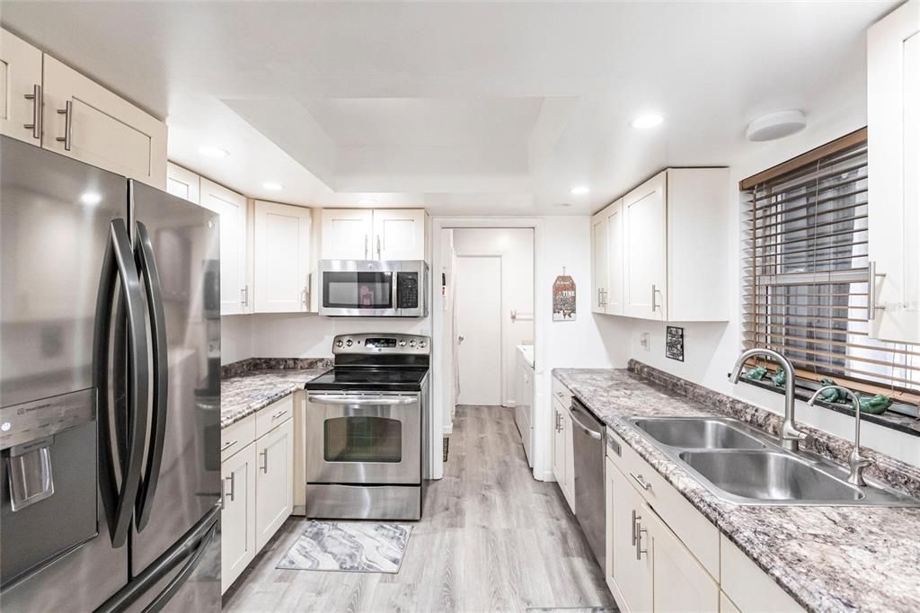 For Sale: $315,000 (2 beds, 2 baths, 1050 Square Feet)