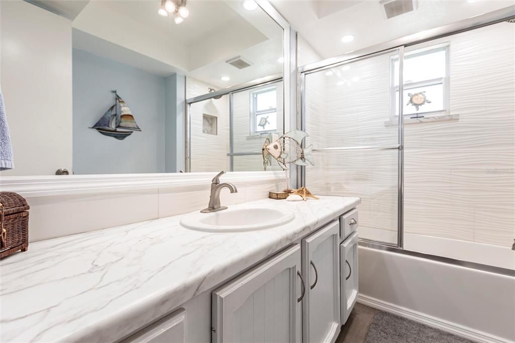 For Sale: $315,000 (2 beds, 2 baths, 1050 Square Feet)