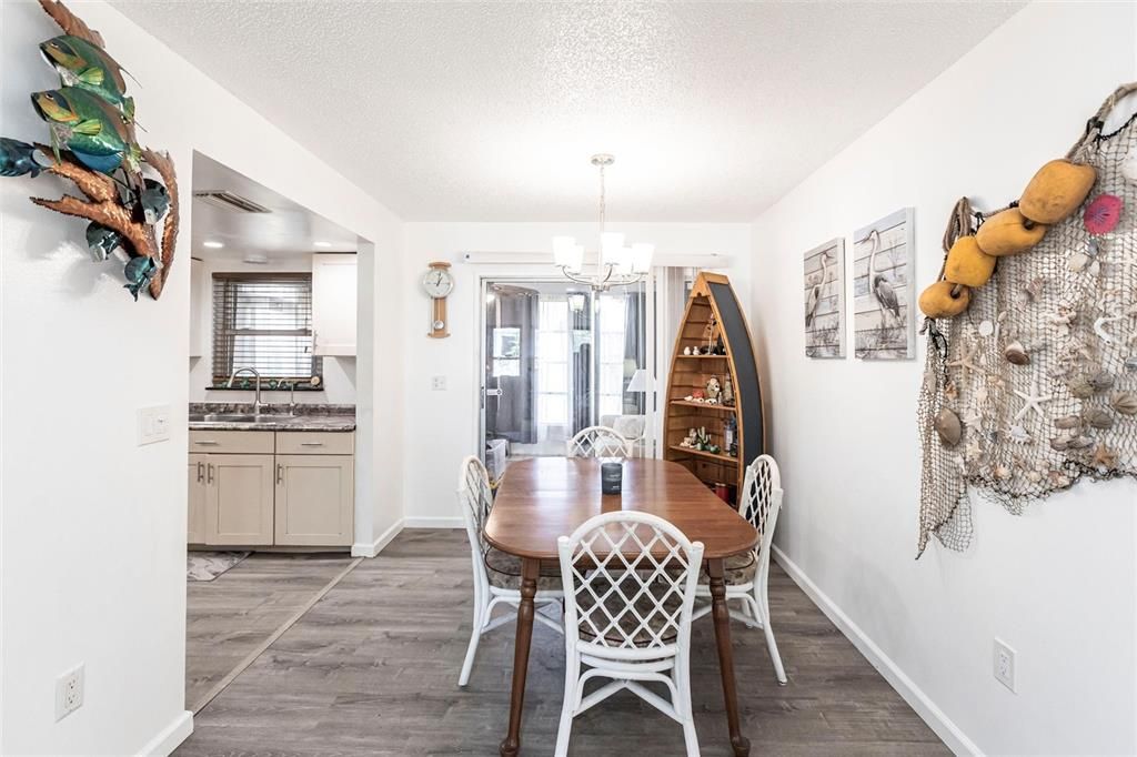 For Sale: $315,000 (2 beds, 2 baths, 1050 Square Feet)